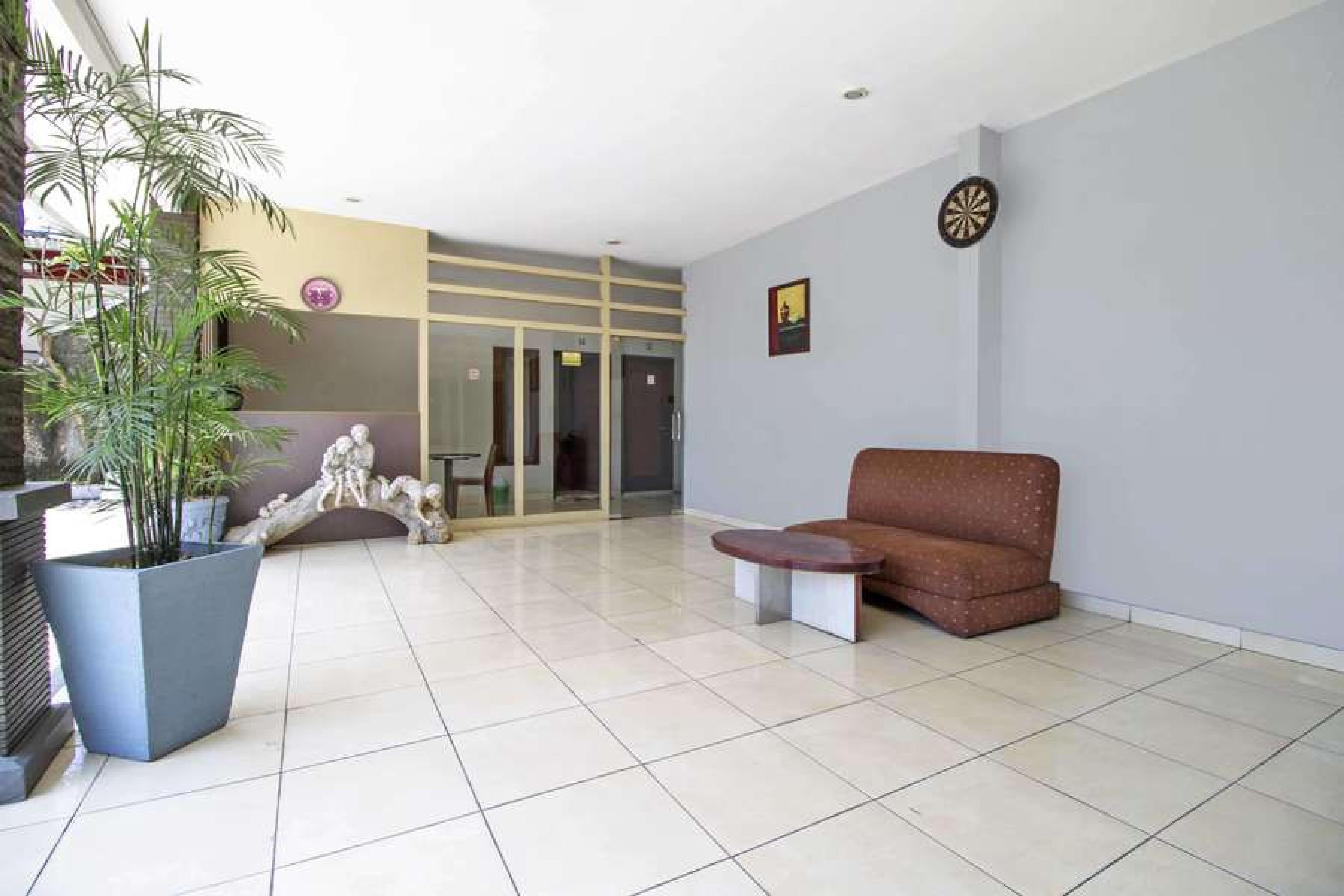 Reddoorz @ Pangeran Antasari 2 Hotel Cilandak  Ngoại thất bức ảnh